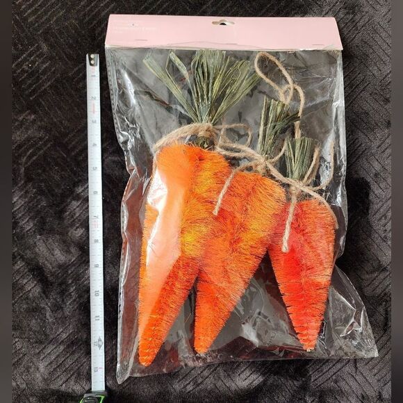 New Homespun Easter 3-count Bottlebrush Handing Carrots,  New - Picture 3 of 4